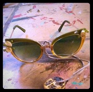NWT green ombre cat-eye Rosebud sunglasses